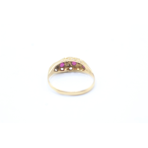 213 - 18ct gold diamond and pink gemstone flat setting ring (2.2g) Size L