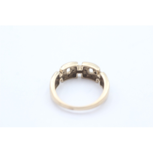 232 - 9ct gold diamond dress ring (3.5g) Size P