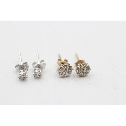 243 - 2 x 9ct gold diamond cluster stud earrings (1.2g)