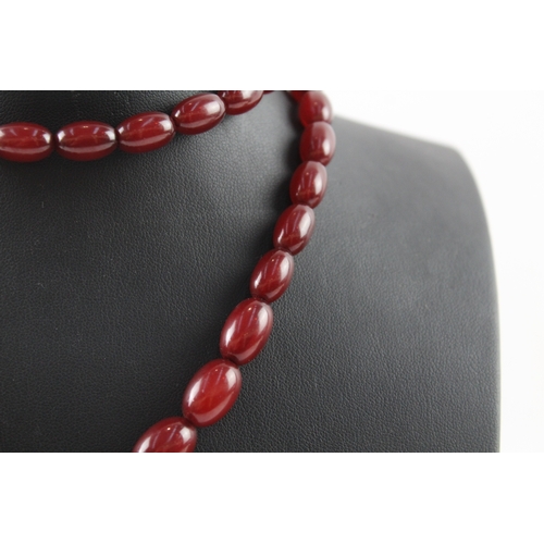 252 - Graduated Cherry Bakelite Beaded Necklace w/ Internal Streaking 40g