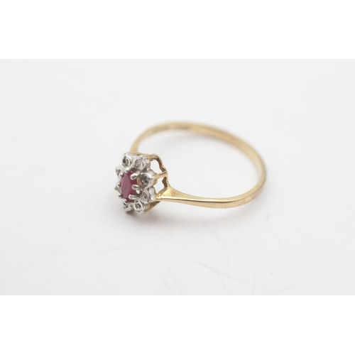 29 - 9ct gold vintage red gemstone & diamond cluster ring (1.6g) Size Q