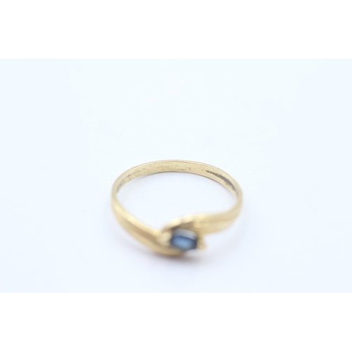 42 - 14ct gold marquise cut sapphire dress ring (2g) Size P