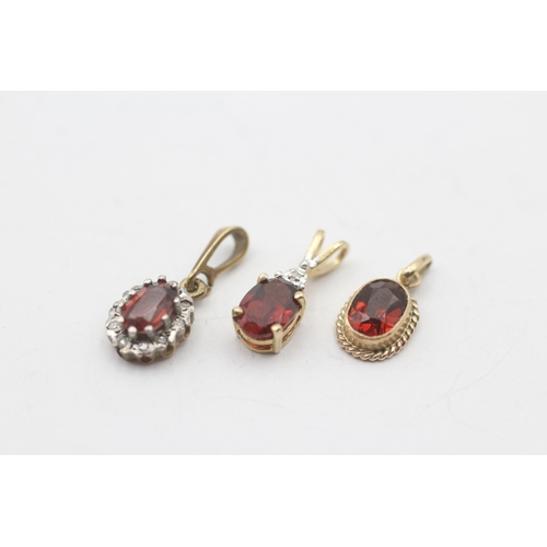 47 - 3x 9ct gold garnet & diamond pendants (2g)