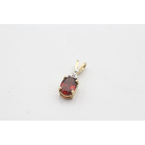 47 - 3x 9ct gold garnet & diamond pendants (2g)