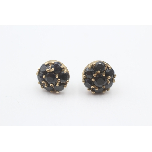 57 - 9ct gold sapphire cluster stud earrings (2.1g)