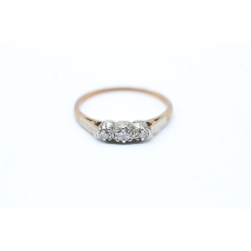 62 - 18ct gold three stone diamond ring (2.5g) Size Q