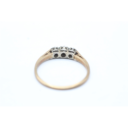 62 - 18ct gold three stone diamond ring (2.5g) Size Q