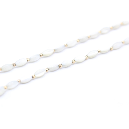 8 - 9ct gold mother of pearl necklace (6.2g)