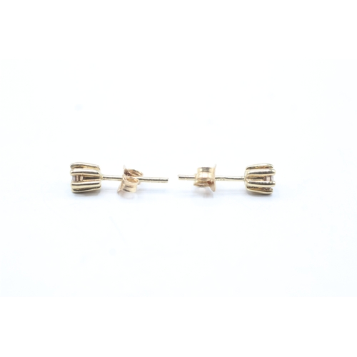 80 - 9ct gold diamond stud earrings (0.9g)