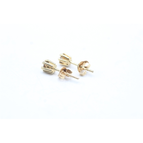 80 - 9ct gold diamond stud earrings (0.9g)