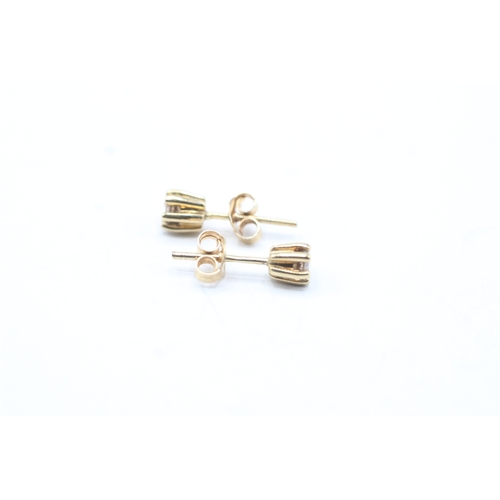 80 - 9ct gold diamond stud earrings (0.9g)