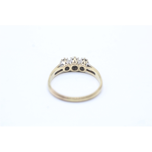 90 - 9ct gold diamond trilogy ring (2.4g) Size Q