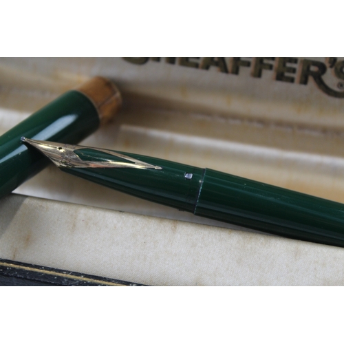 438 - Vintage Sheaffer Imperial Green Fountain Pen w/ 14ct Gold Nib WRITING Boxed