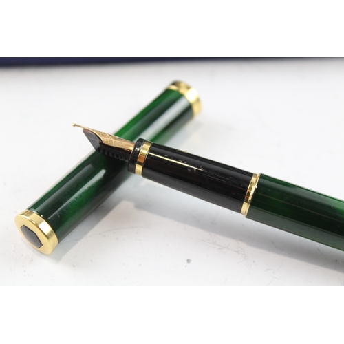 444 - Vintage Waterman Preface Green Lacquer Fountain Pen Set w/ 18ct Gold Nib, Box