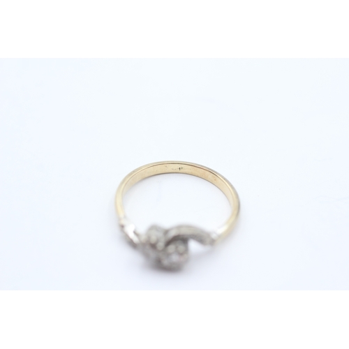 113 - 15ct gold diamond toi et moi ring (3.1g) Size M 1/2