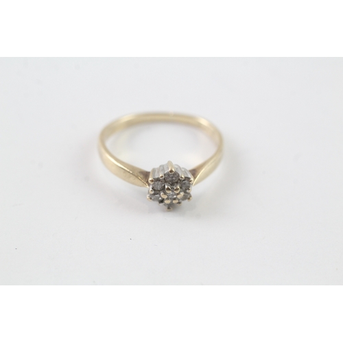 114 - 9ct gold vintage diamond cluster ring (2g) Size L