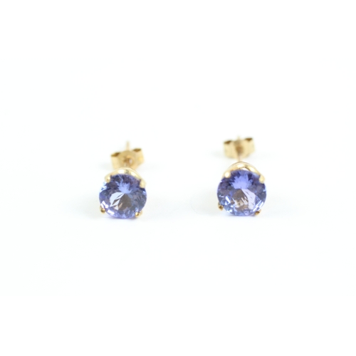 121 - 9ct gold round cut blue gemstone stud earrings (1g)