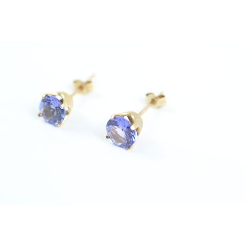 121 - 9ct gold round cut blue gemstone stud earrings (1g)