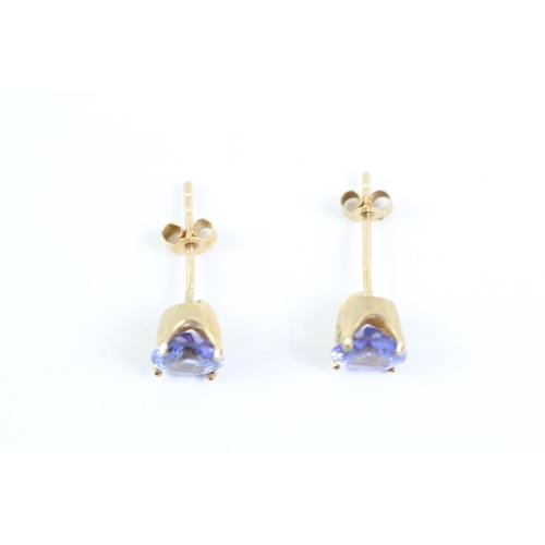 121 - 9ct gold round cut blue gemstone stud earrings (1g)