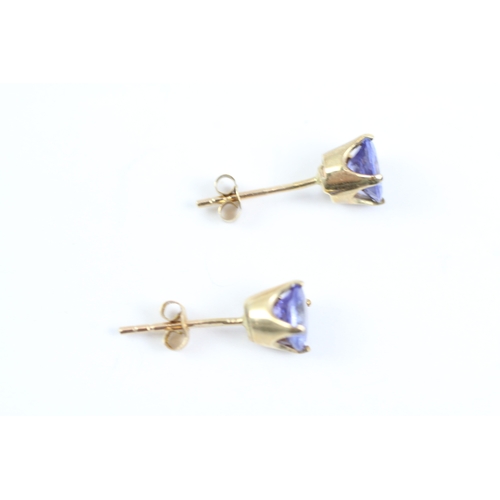 121 - 9ct gold round cut blue gemstone stud earrings (1g)