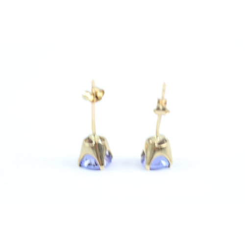 121 - 9ct gold round cut blue gemstone stud earrings (1g)