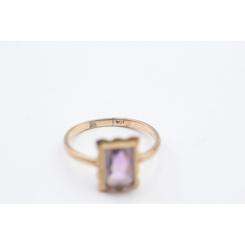 132 - 9ct gold rectangle set amethyst ring (2.3g) Size R