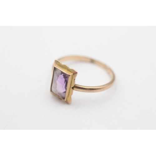 132 - 9ct gold rectangle set amethyst ring (2.3g) Size R