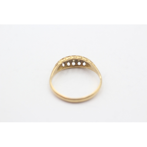 139 - 18ct gold flush diamond set ring (2.3g) Size N