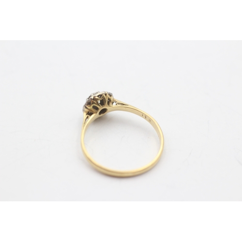 140 - 18ct gold diamond cluster set ring (2.3g) Size P