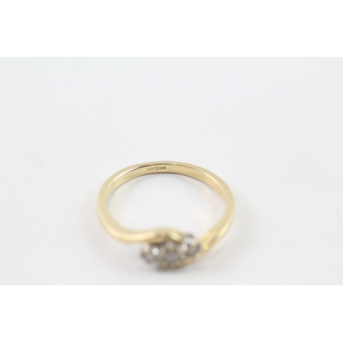 149 - 18ct gold vintage diamond trilogy ring (3.4g) Size P