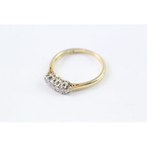 153 - 18ct gold vintage diamond trilogy ring (2.5g) Size O 1/2