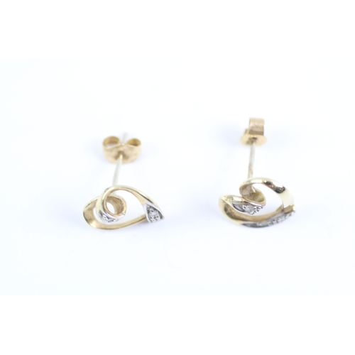 167 - 9ct gold diamond heart stud earrings (1g)