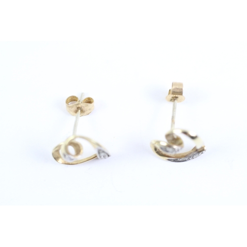 167 - 9ct gold diamond heart stud earrings (1g)