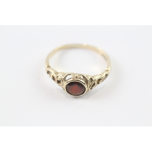 168 - 9ct gold vintage garnet patterned dress ring (2.2g) Size P