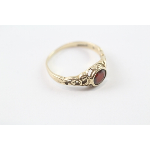 168 - 9ct gold vintage garnet patterned dress ring (2.2g) Size P