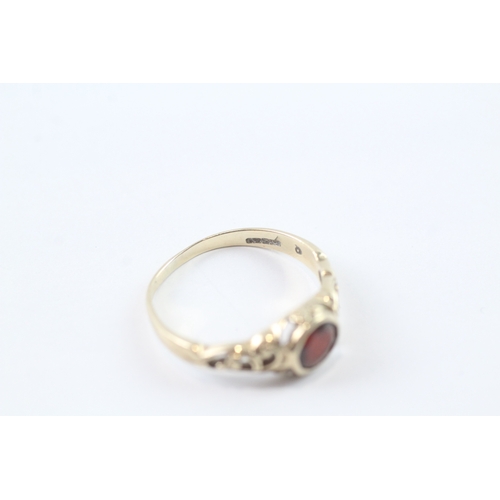 168 - 9ct gold vintage garnet patterned dress ring (2.2g) Size P