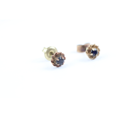 172 - 9ct gold sapphire stud earrings (0.9g) Size N