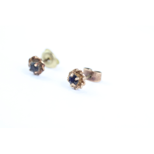 172 - 9ct gold sapphire stud earrings (0.9g) Size N