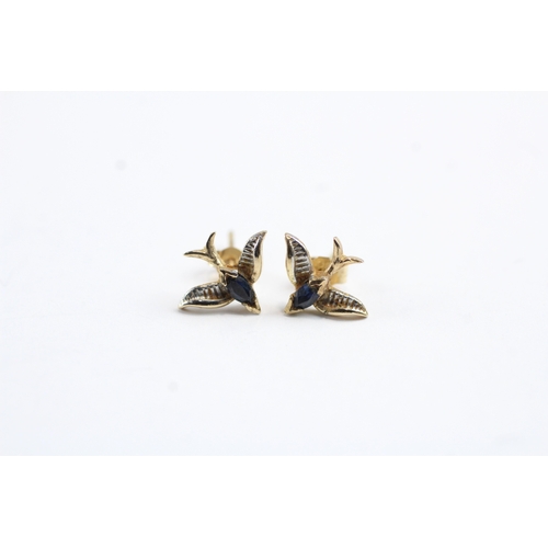 211 - 9ct gold sapphire bird stud earrings (0.7g)