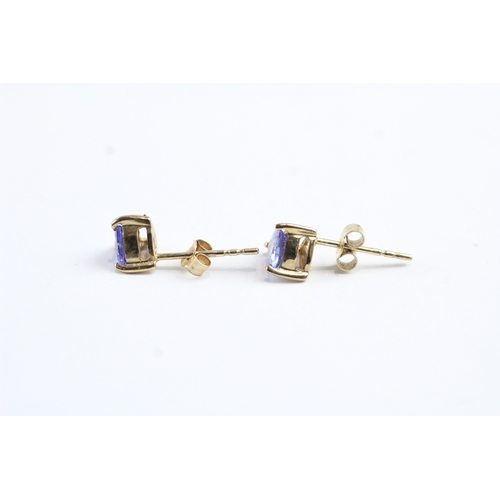 218 - 9ct gold trilliant cut blue gemstone stud earrings (0.8g)