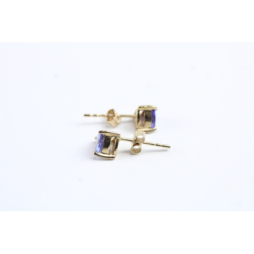 218 - 9ct gold trilliant cut blue gemstone stud earrings (0.8g)