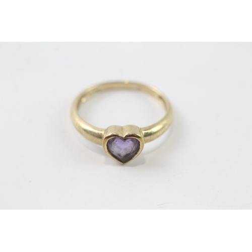 229 - 9ct gold amethyst love heart ring (1.8g) Size L 1/2