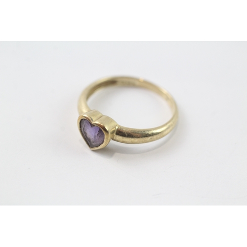 229 - 9ct gold amethyst love heart ring (1.8g) Size L 1/2