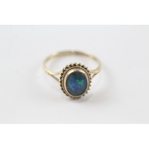 230 - 9ct gold opal triplet ring (1.9g) Size O