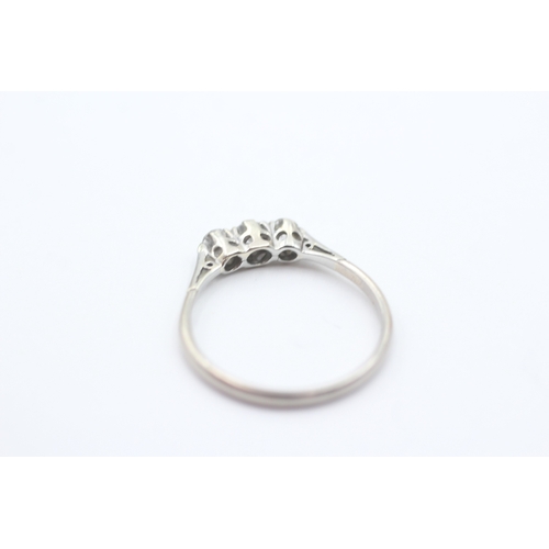 238 - 18ct gold three stone diamond ring (1.8g) Size R