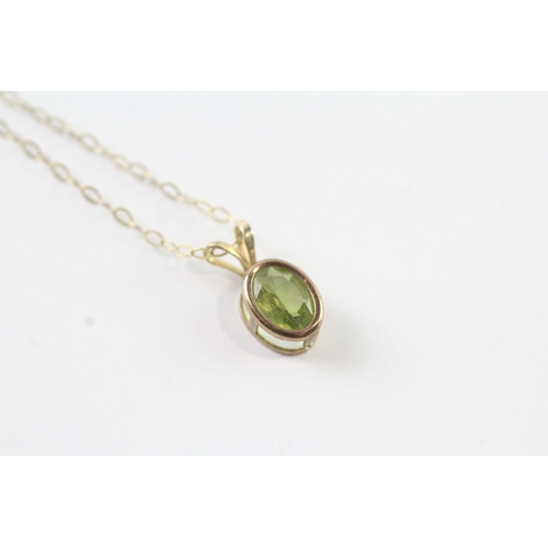 241 - 9ct gold oval cut bezel set peridot pendant w/ 9ct gold chain (0.7g)