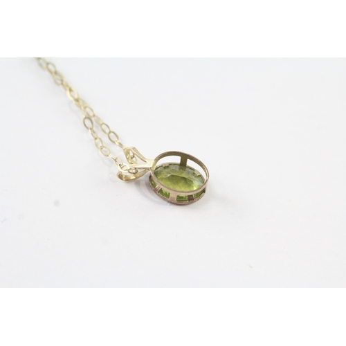 241 - 9ct gold oval cut bezel set peridot pendant w/ 9ct gold chain (0.7g)