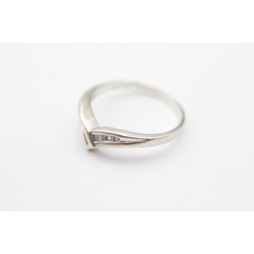 250 - 9ct gold diamond wishbone ring (2.1g) Size M