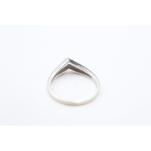 250 - 9ct gold diamond wishbone ring (2.1g) Size M