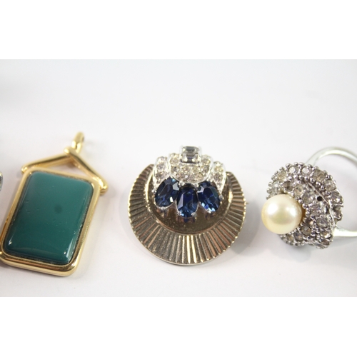 317 - Collection of Vintage Designer Jewellery inc. Boucher, Nina Ricci x 4 48g